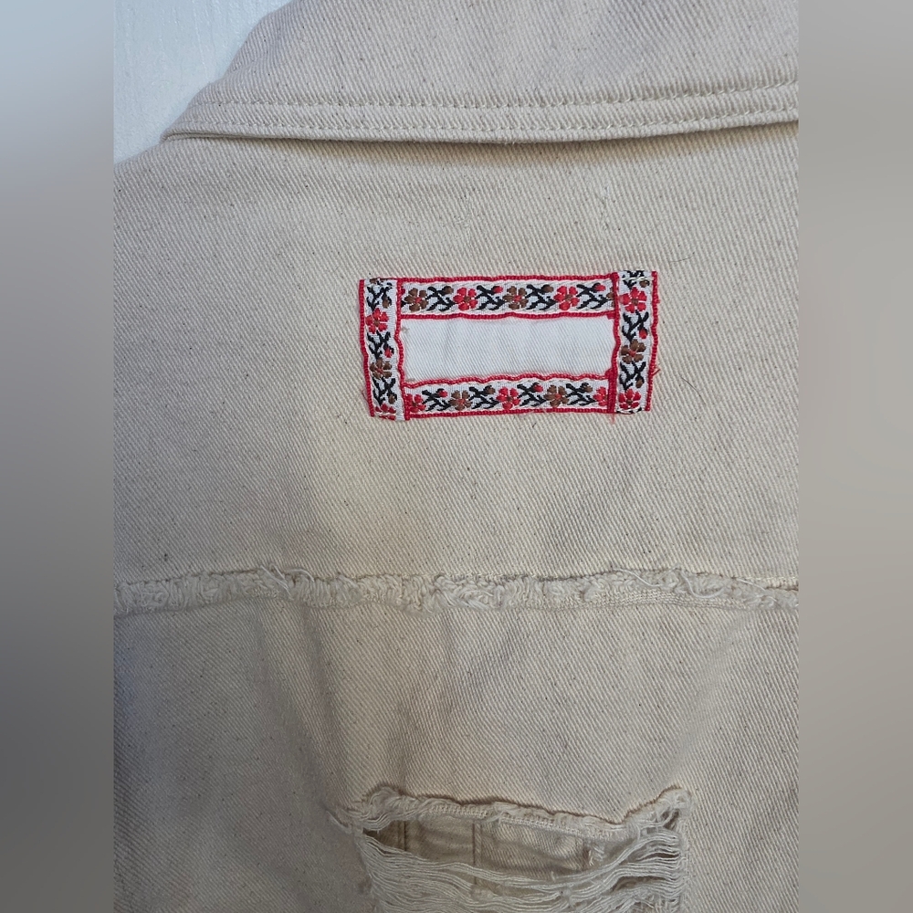 POL Women's Distressed Cream Patchwork Denim Jacket Like New! - Picture 11 of 16